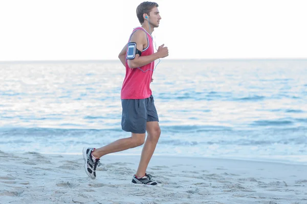 Hombre guapo en forma corriendo —  Fotos de Stock