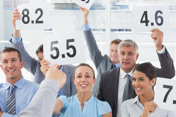 Equipe de negócios dando marca após conferência — Fotografia de Stock