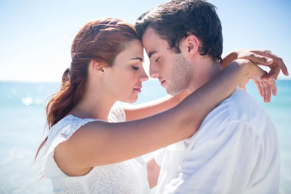 Happy couple hugging eyes closed — Stock Photo, Image