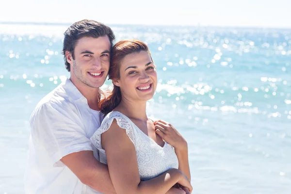 Happy couple hugging and looking at camera — Stock Photo, Image