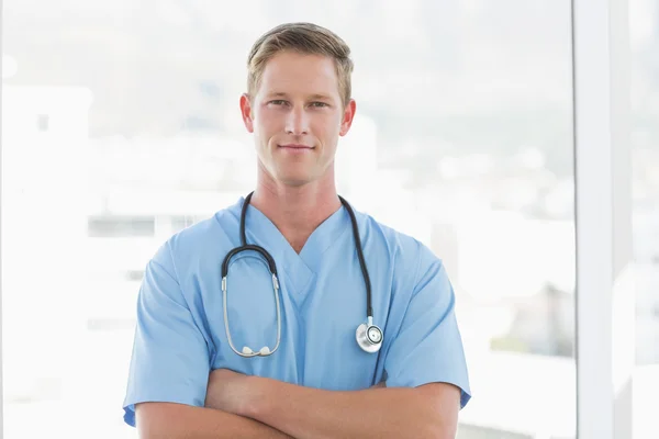 Confident male doctor with arms crossed — Stock Photo, Image