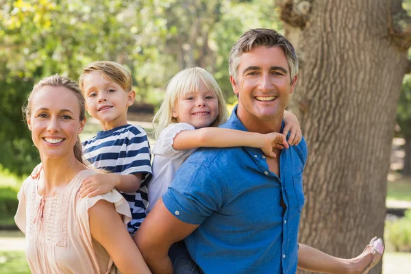 Happy family playing in the park together — Stock Photo, Image