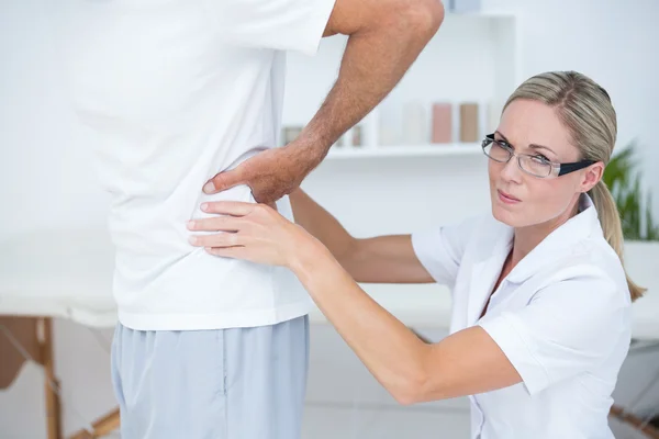 Doctor examining her patient back — Stock Photo, Image