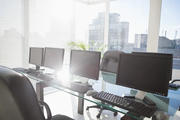 Computer met headsets — Stockfoto