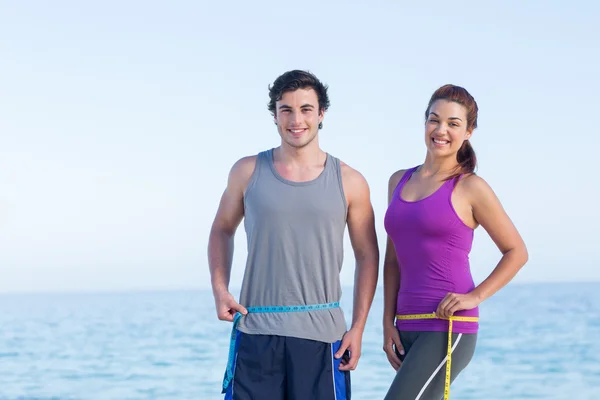 Couple measuring their waist — Stock Photo, Image