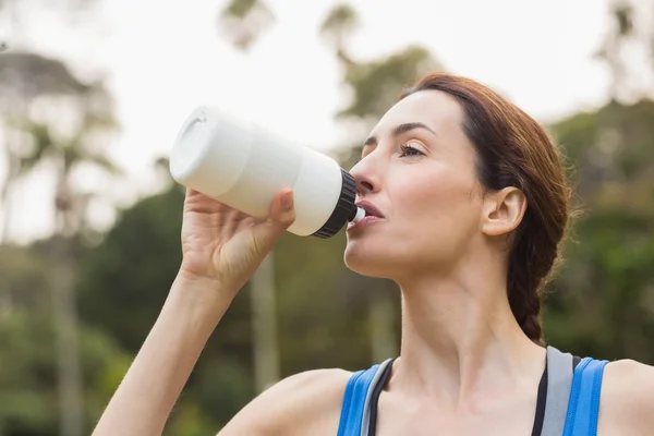 Pretty brunette drinking up water — Stock Photo, Image