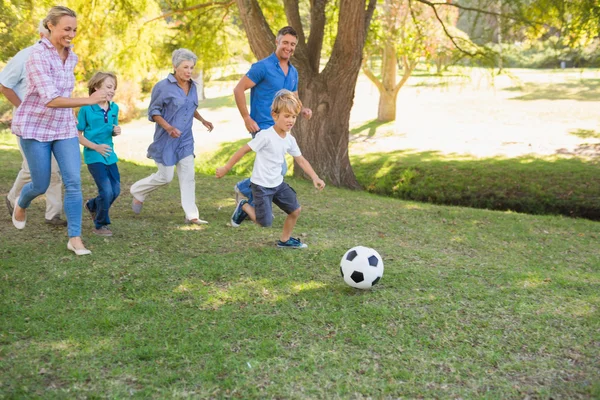 Familia jugando en el baile —  Fotos de Stock