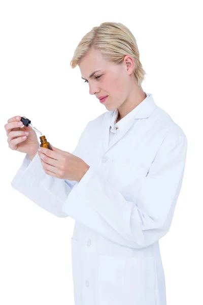 Doctor holing bottle with medicine — Stockfoto