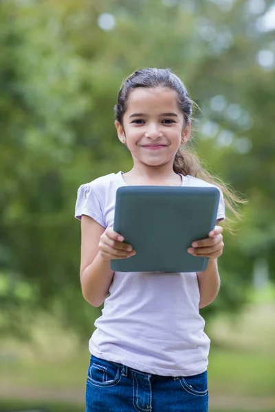 Little girl using her tablet — Zdjęcie stockowe