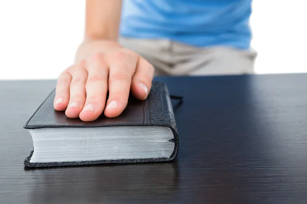 Woman praying with bible — Stock Photo, Image