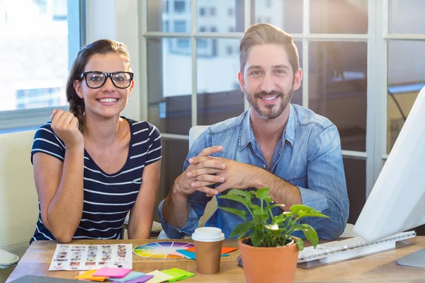 Smiling colleagues looking at camera — Stock Photo, Image