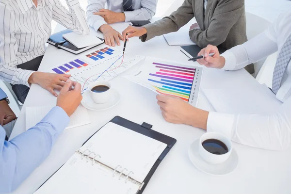 Business team analyzing bar chart graphs — Stock Photo, Image