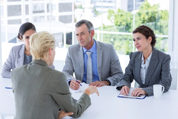 Bewerbungsgespräch mit Bewerberin — Stockfoto