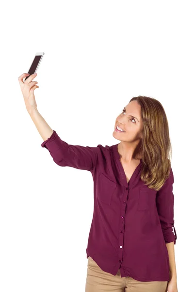 Morena bonita tirando uma selfie — Fotografia de Stock