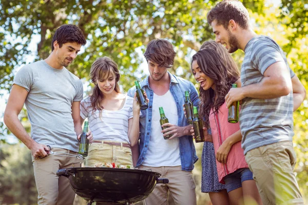 Happy friends in the park having barbecue — Stock Photo, Image