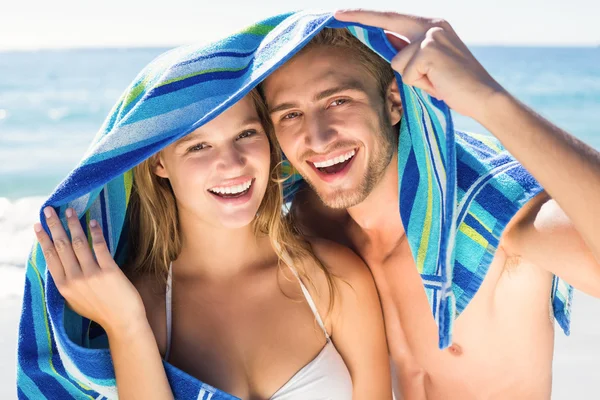 Feliz pareja divirtiéndose — Foto de Stock