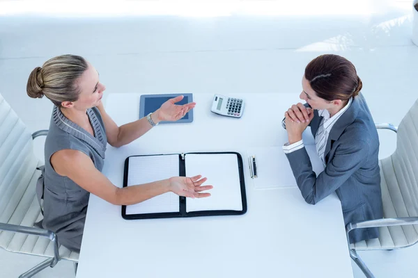 Vrouwelijke ondernemers samen te werken — Stockfoto