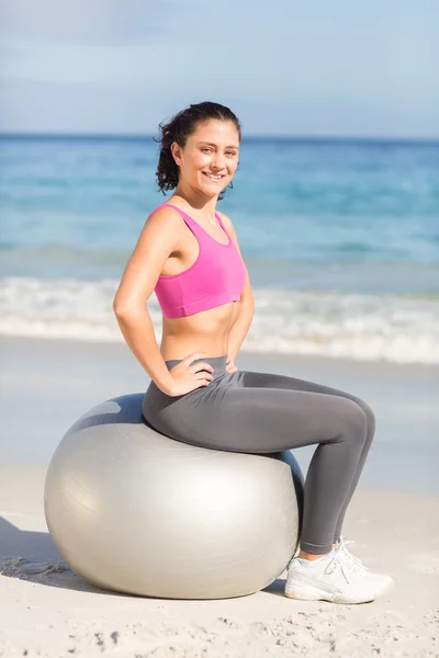 Fit woman doing fitness on exercise ball — 图库照片