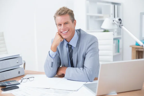 Very happy businessman at work — Stockfoto