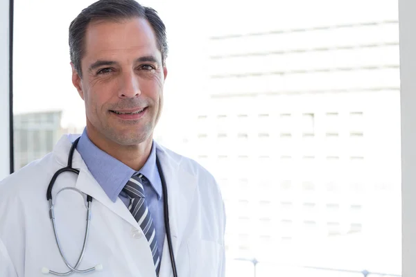 Smiling doctor looking at camera — Stock Photo, Image