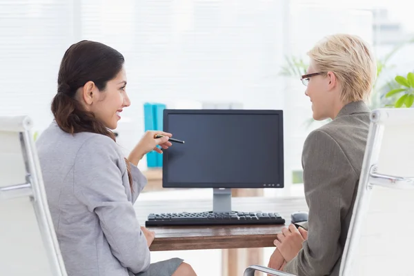 Femmes d'affaires travaillant ensemble — Photo