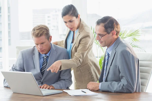 Partner commerciali che lavorano insieme — Foto Stock