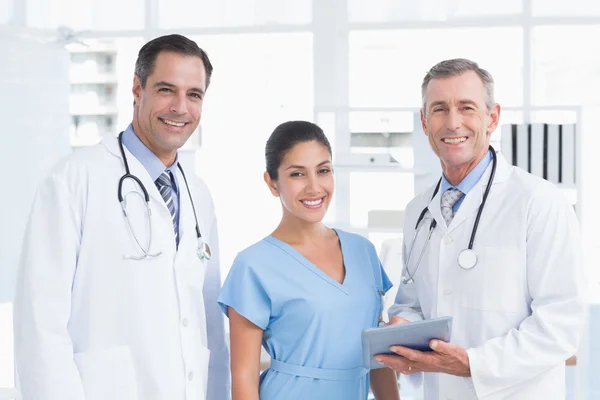 Doctors and nurse looking at camera — Stock Photo, Image