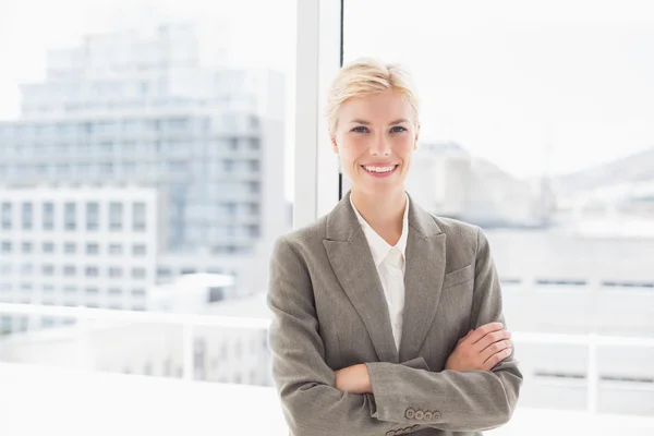 Smiling businesswoman looking at camera — Stock Photo, Image