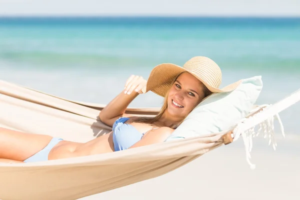 Pretty woman relaxing in the hammock — ストック写真