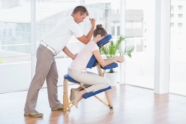 Woman having back massage — Stock Photo, Image