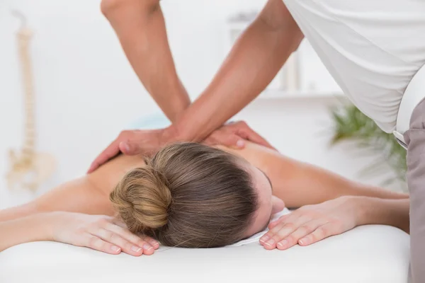 Physiotherapist doing back massage — Stock Photo, Image