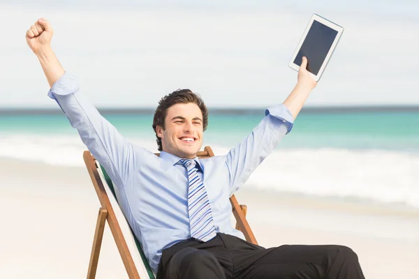 Businessman cheering on the beach — Stock fotografie