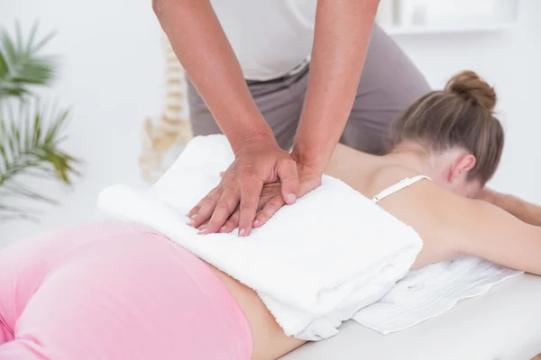 Physiotherapist doing back massage — Stock Photo, Image