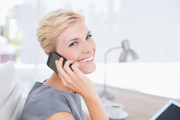 Smiling businessman phoning at her desk — Stock Photo, Image