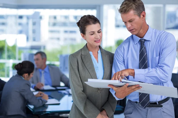 Business colleagues discussing about work — Stock Photo, Image