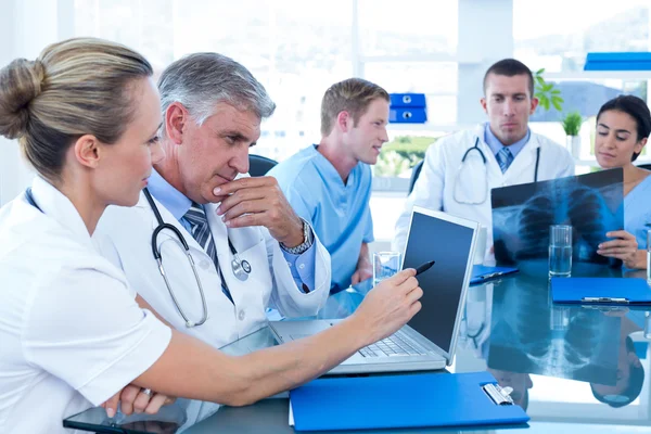 Doctors working on their files — Stock Photo, Image