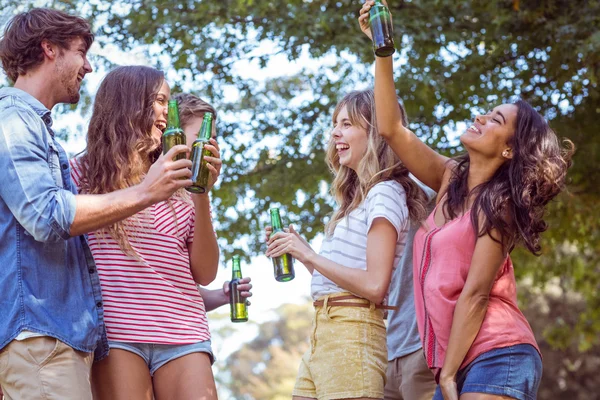 Happy friends in the park — Stock Photo, Image