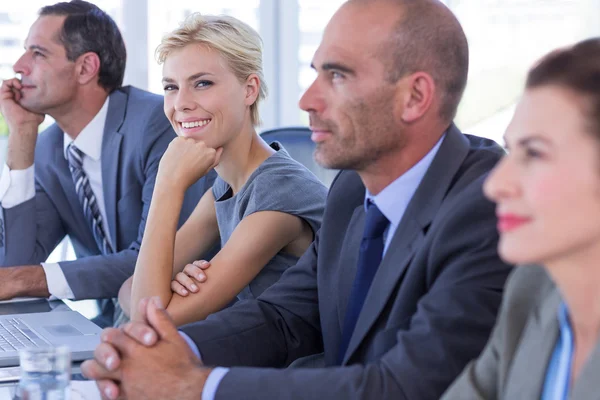 Zakelijke team met een bijeenkomst — Stockfoto