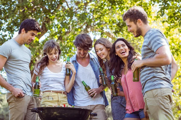 Happy friends in the park having barbecue — Stock Photo, Image