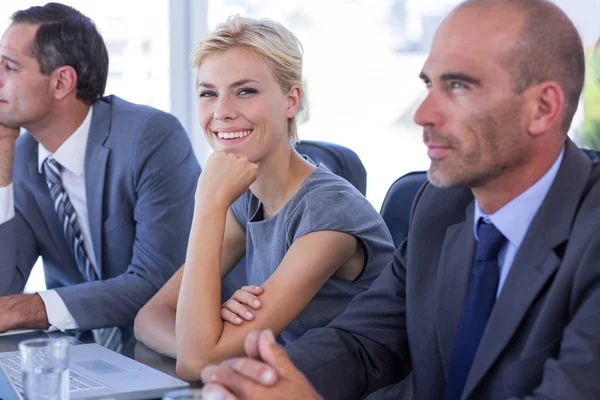 Equipo de negocios teniendo una reunión — Foto de Stock