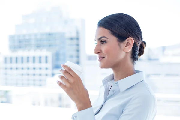 Smiling businesswoman holding disposable cup — Stock Photo, Image