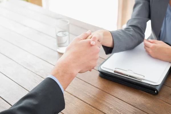 Businesswoman shaking hands with businessman — Stock Photo, Image