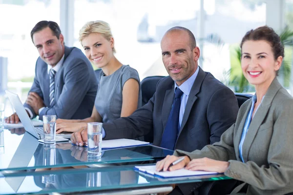 Equipe de negócios tendo uma reunião — Fotografia de Stock