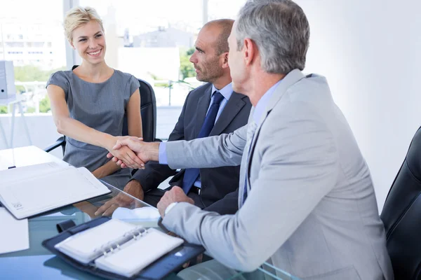 Zakelijke team met een bijeenkomst — Stockfoto