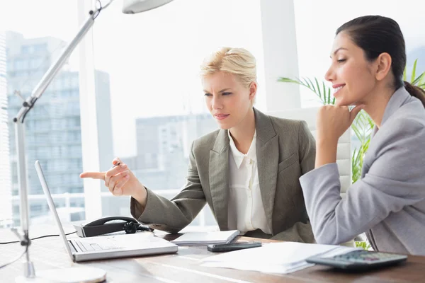Businesswomen working together — Stock Photo, Image