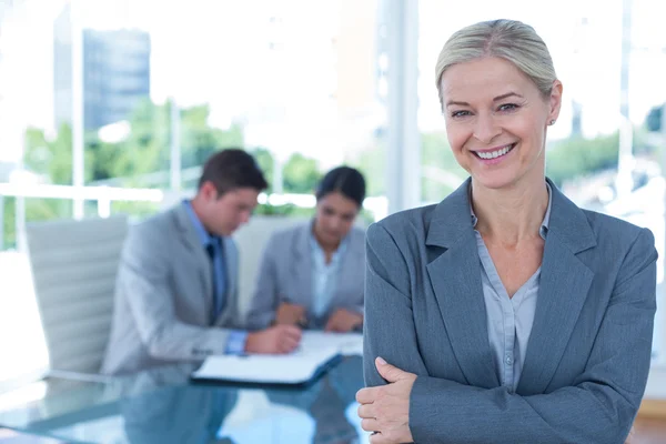 Businesswoman with arms crossed — Stock Photo, Image