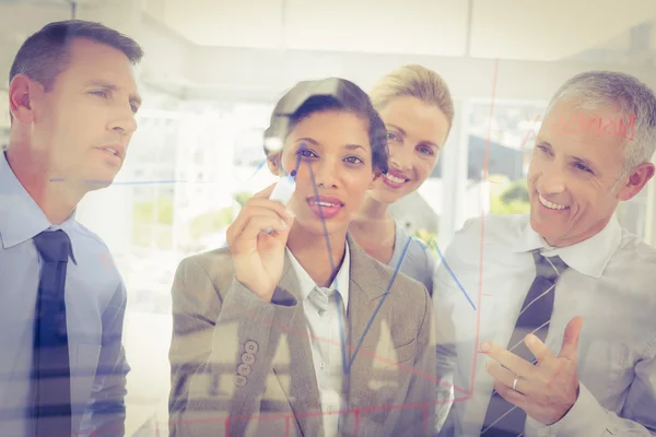 Gráfico de dibujo de mujer de negocios en el vidrio — Foto de Stock