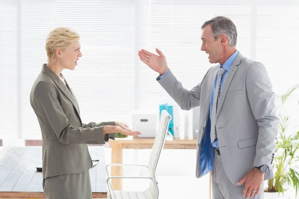 Furious boss yelling at colleague — Stock fotografie