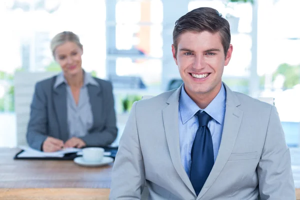 Smiling businessman looking at camera — Stock Photo, Image