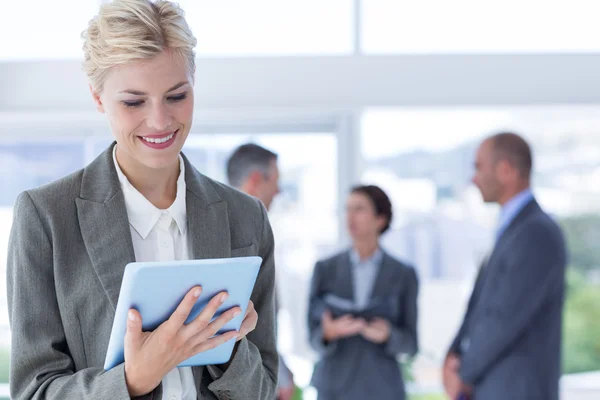 Businesswoman holding tablet — Stock Photo, Image